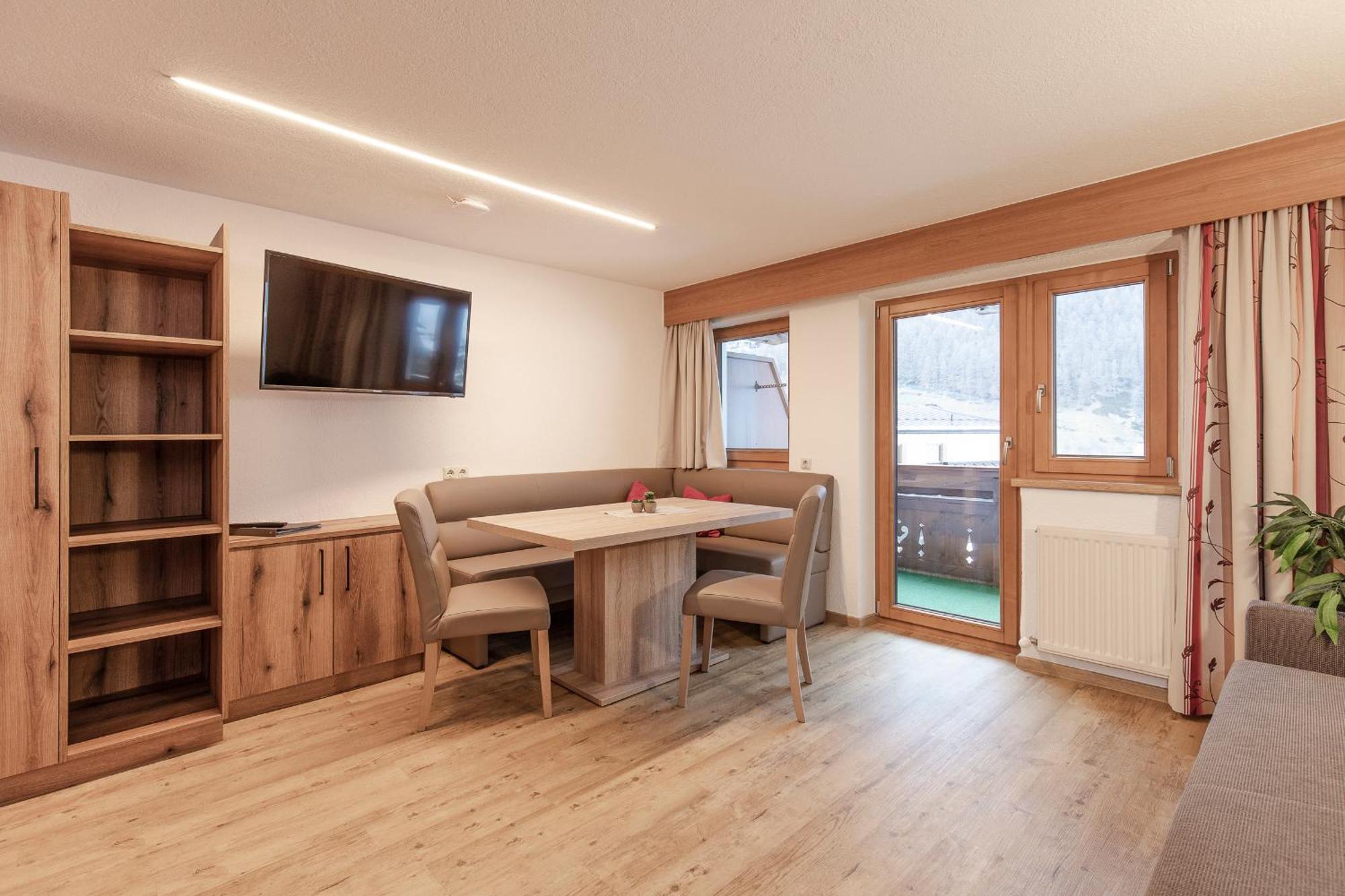 Hotel Garni Schoenblick Сьолден Екстериор снимка